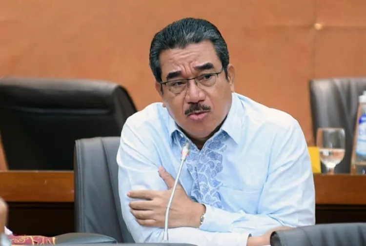 Hendrik Lawerissa Dukung PLN Percepat Akses Kelistrikan di Daerah 3T